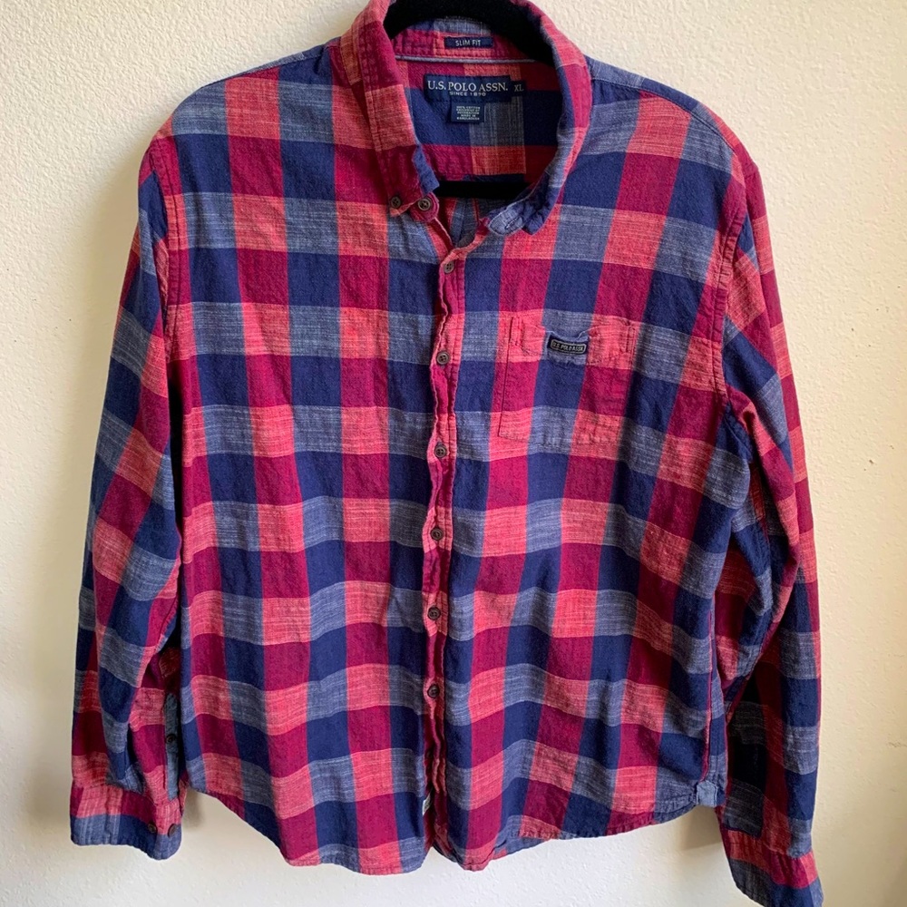 Men’s Long sleeve flannel.